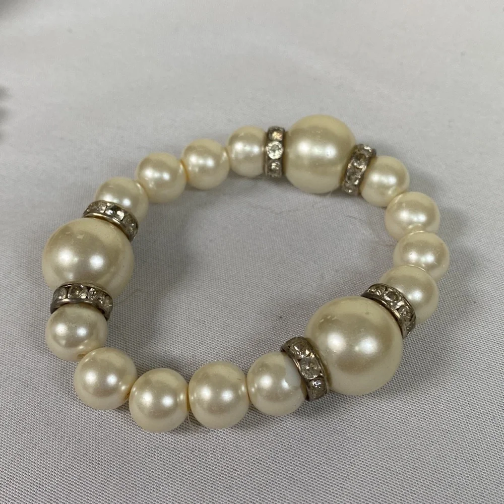 Set of 4 pearl bead and rhinestone bracelets - Picture 2 of 6
